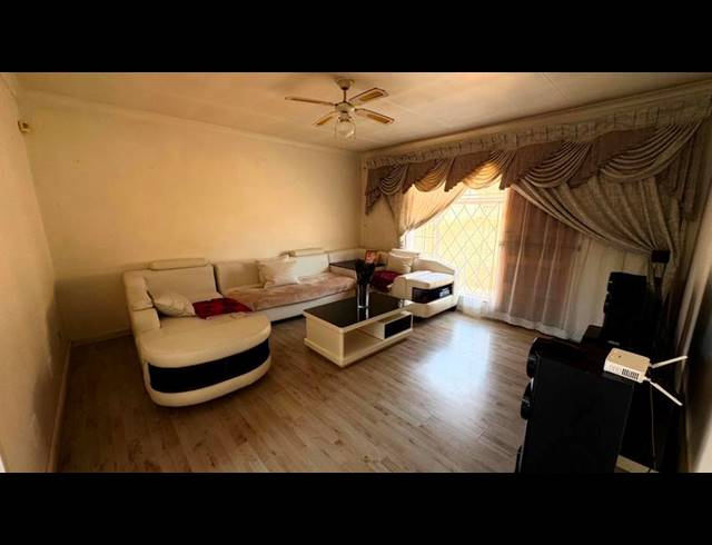 2 BEDROOM HOUSE FOR SALE IN MOFFATT VIEW